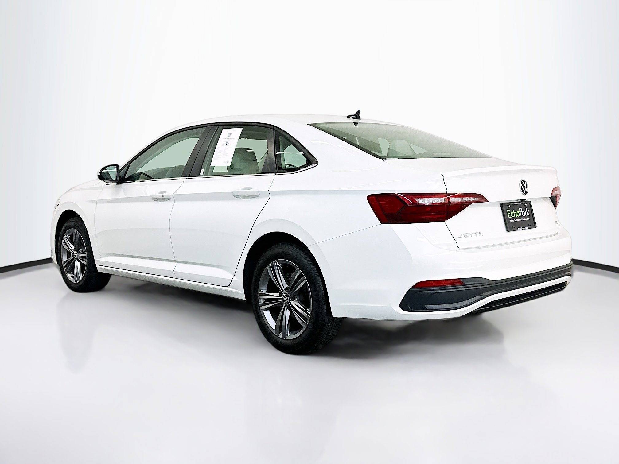 Used 2024 Volkswagen Jetta SE image 5