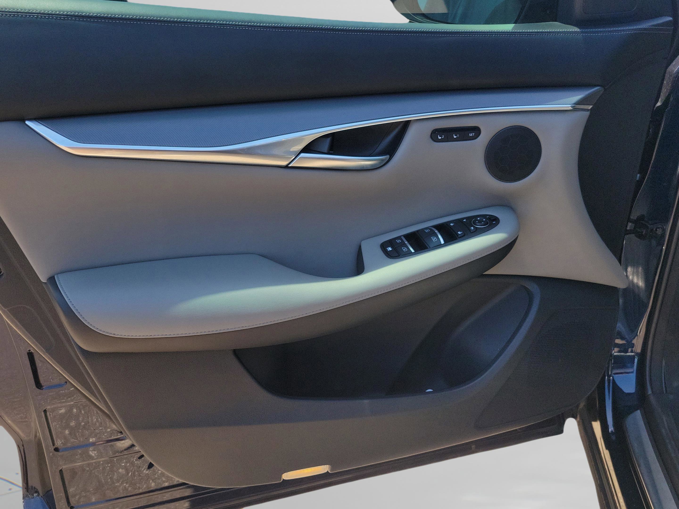 Certified 2023 INFINITI QX50 Luxe FWD image 8