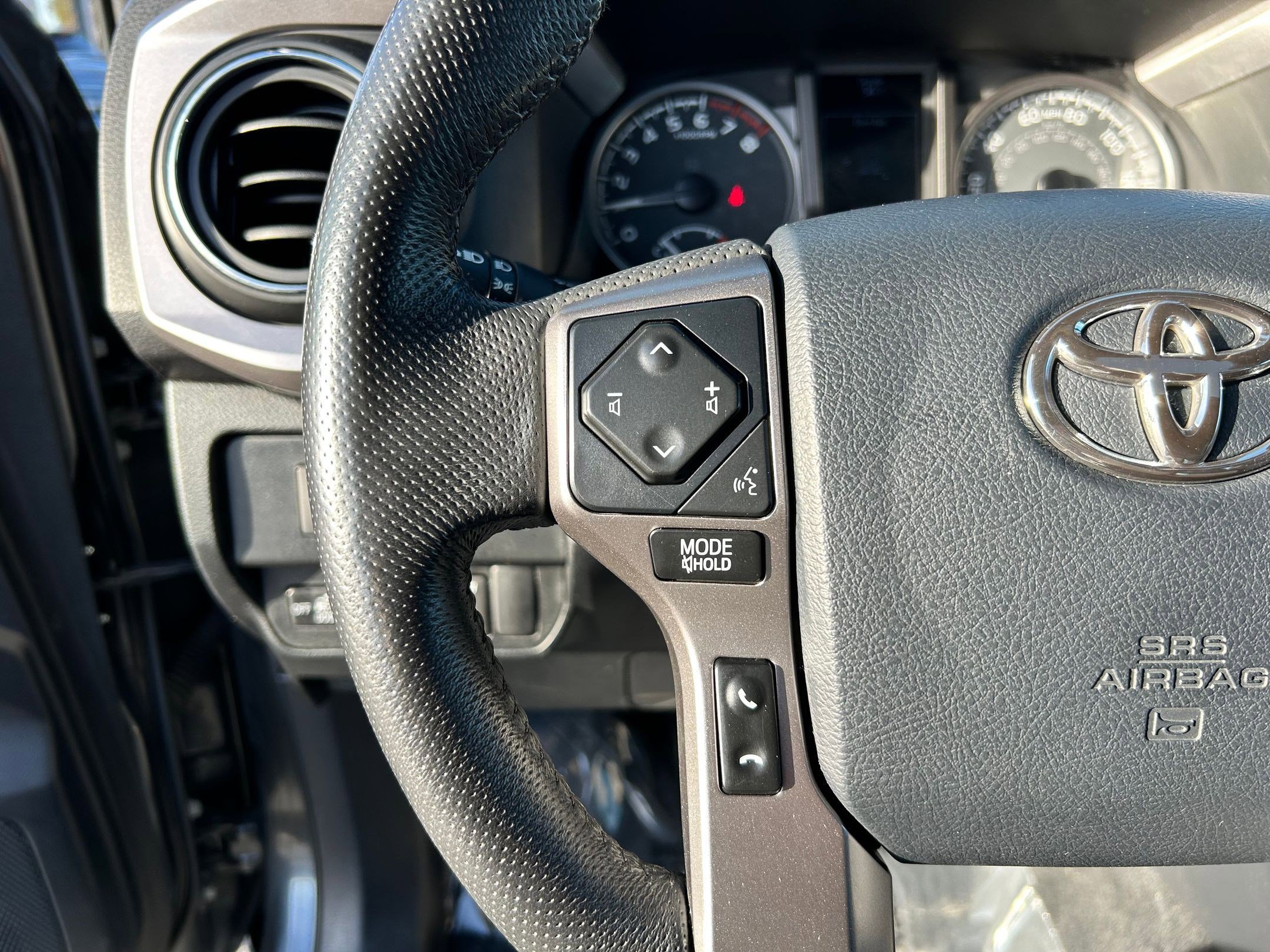 Used 2020 Toyota Tacoma Limited image 14