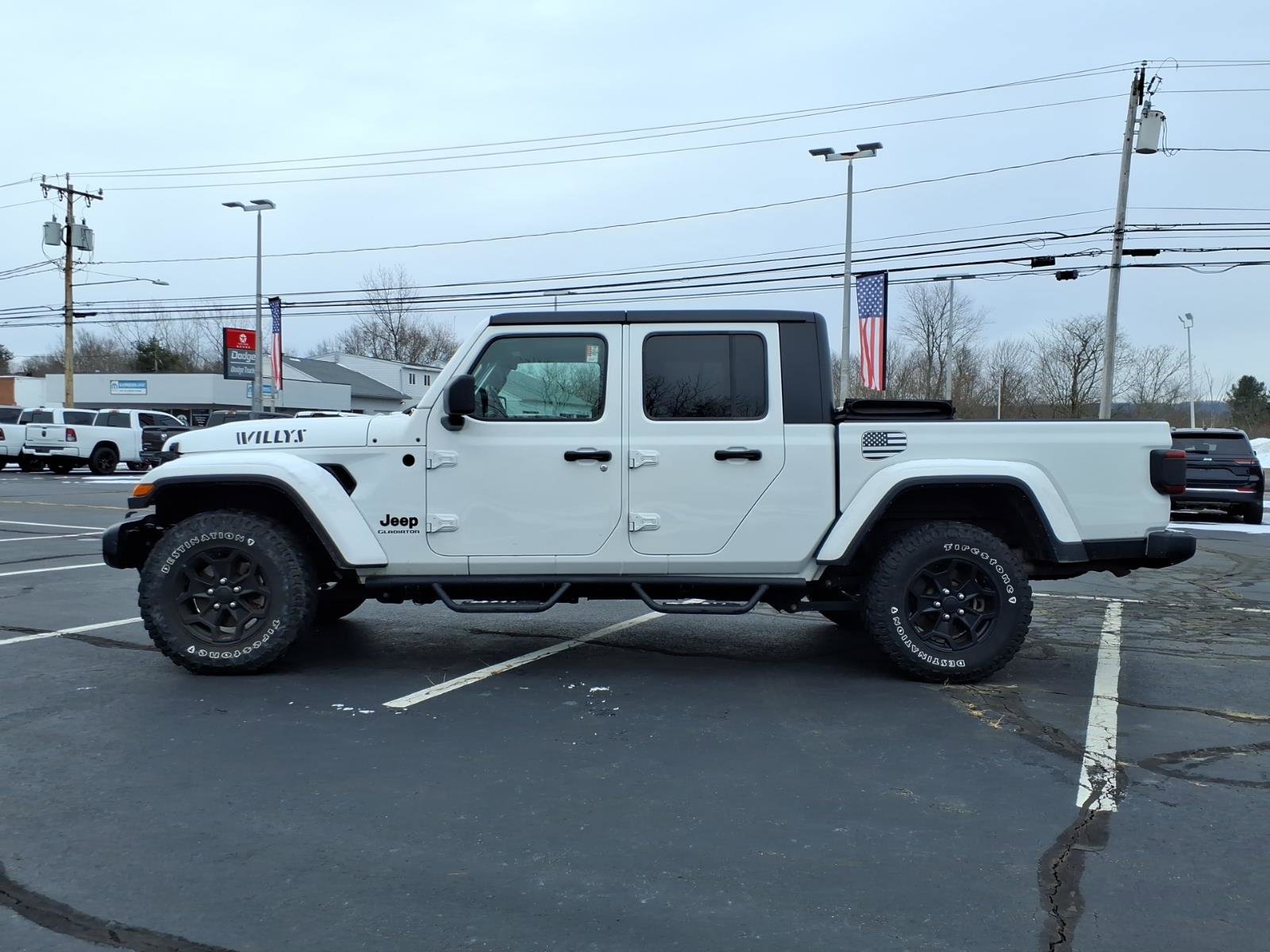 Certified 2022 Jeep Gladiator Willys image 6