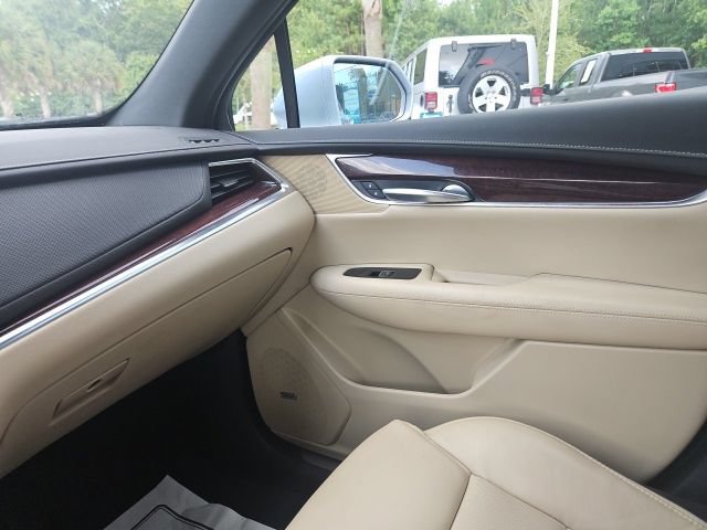 Used 2017 Cadillac XT5 Premium Luxury FWD image 17
