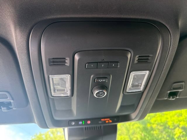 Used 2023 GMC Yukon SLT AWD/4WD image 23