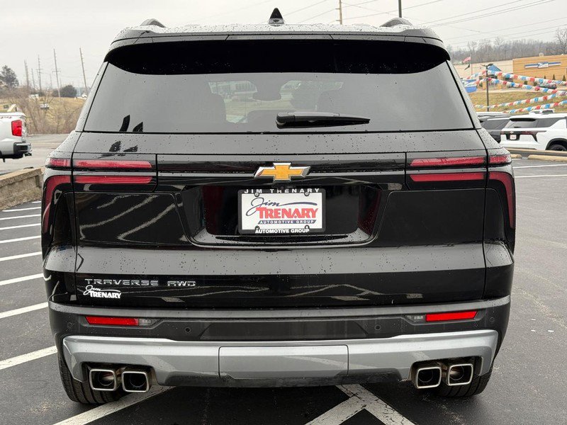 Used 2025 Chevrolet Traverse LT image 5