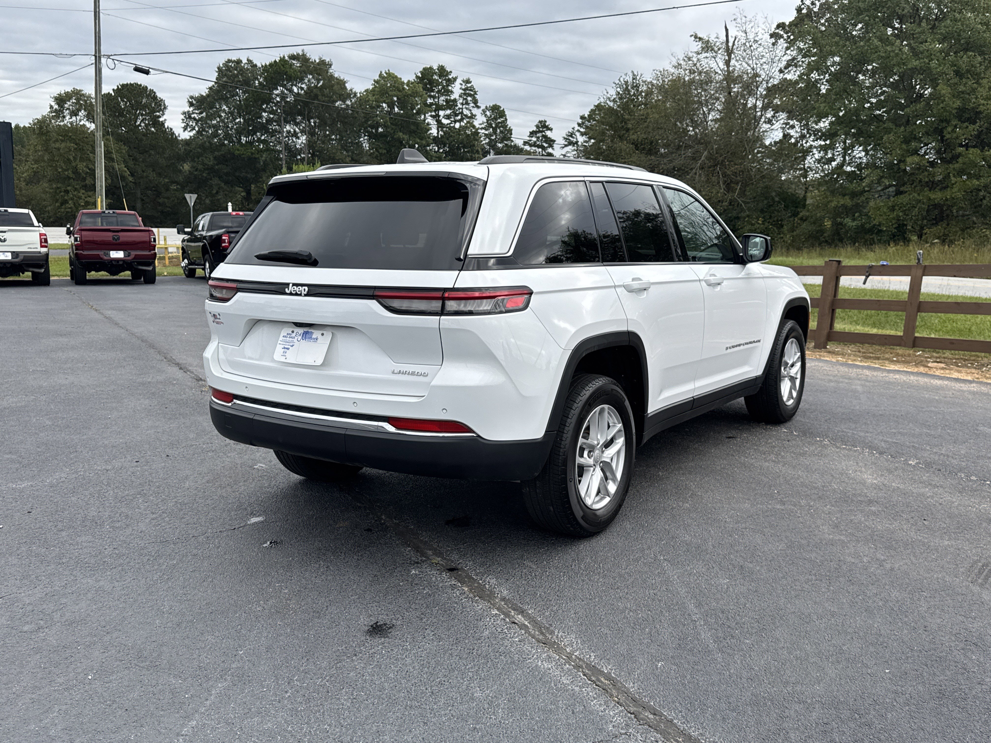 Used 2025 Jeep Grand Cherokee Laredo X w/ Luxury Tech Group I image 5