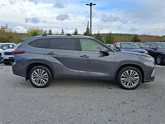 Used 2023 Toyota Highlander Platinum image 7