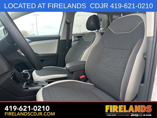 Used 2025 Volkswagen Taos SE AWD/4WD image 16