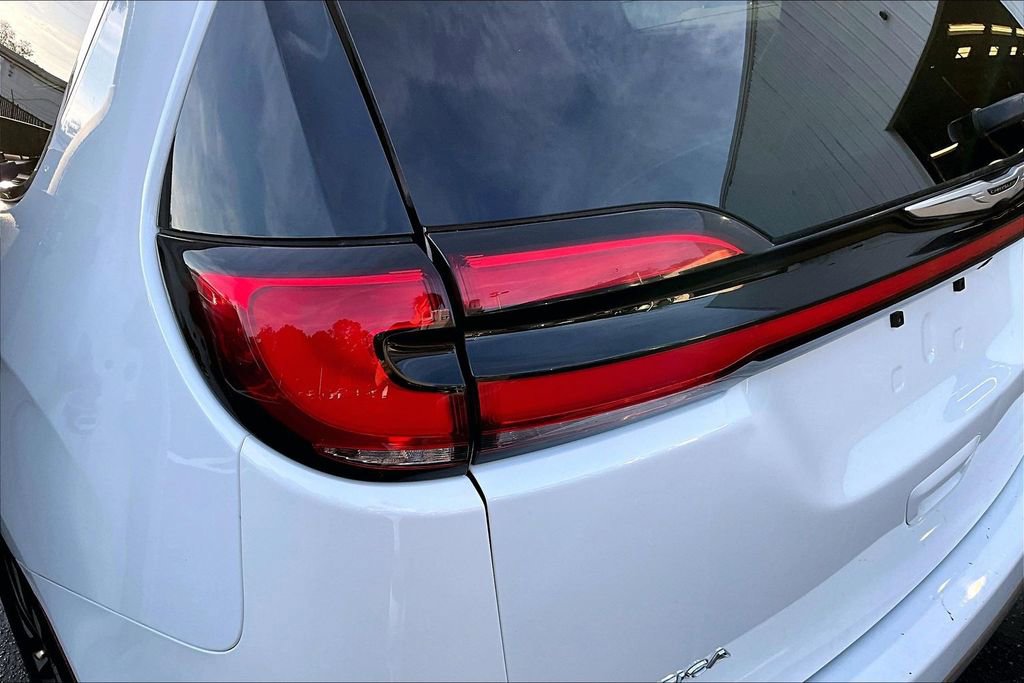 Used 2024 Chrysler Pacifica Limited FWD image 23