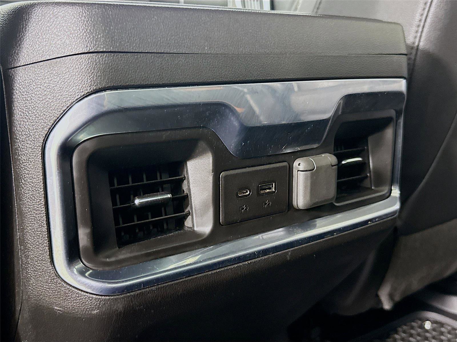 Used 2022 GMC Sierra 2500 AT4 w/ AT4 Premium Plus Package AWD/4WD image 28