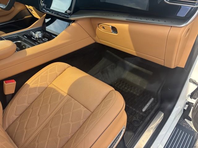Used 2025 Jeep Grand Wagoneer L Series III w/ Rear Seat Video Group 1 AWD/4WD image 22