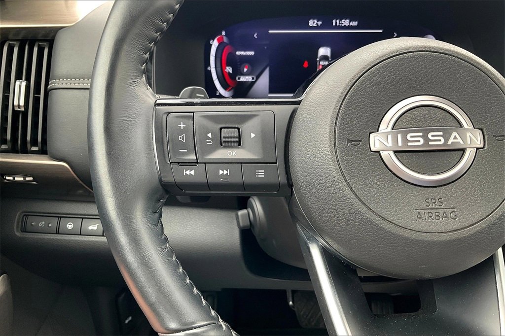 Used 2024 Nissan Pathfinder Platinum image 18
