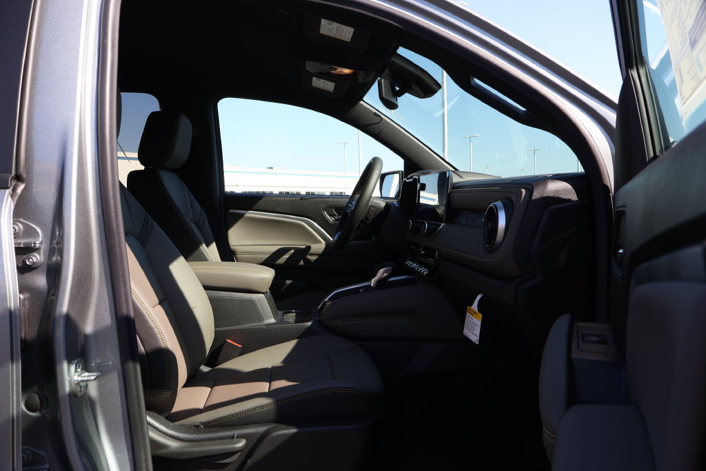 New 2026 Chevrolet Colorado ZR2 w/ Technology Package AWD/4WD image 39