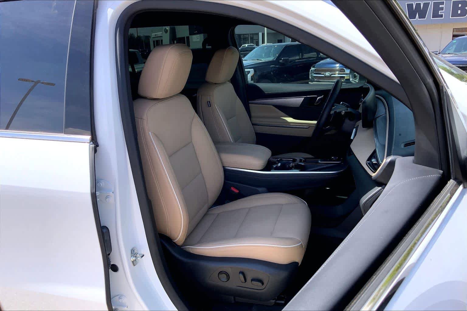 Used 2025 Buick Enclave Preferred FWD image 9