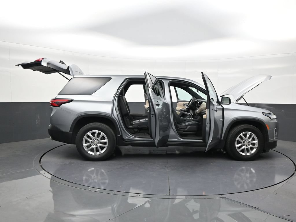 Used 2023 Chevrolet Traverse LS FWD image 28