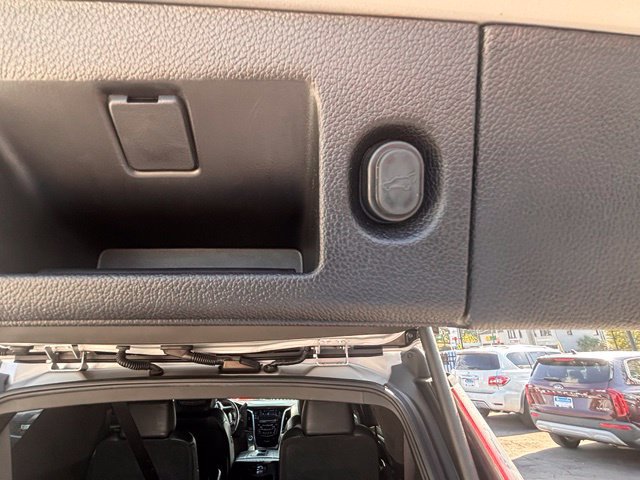 Used 2018 Cadillac Escalade Platinum RWD image 34