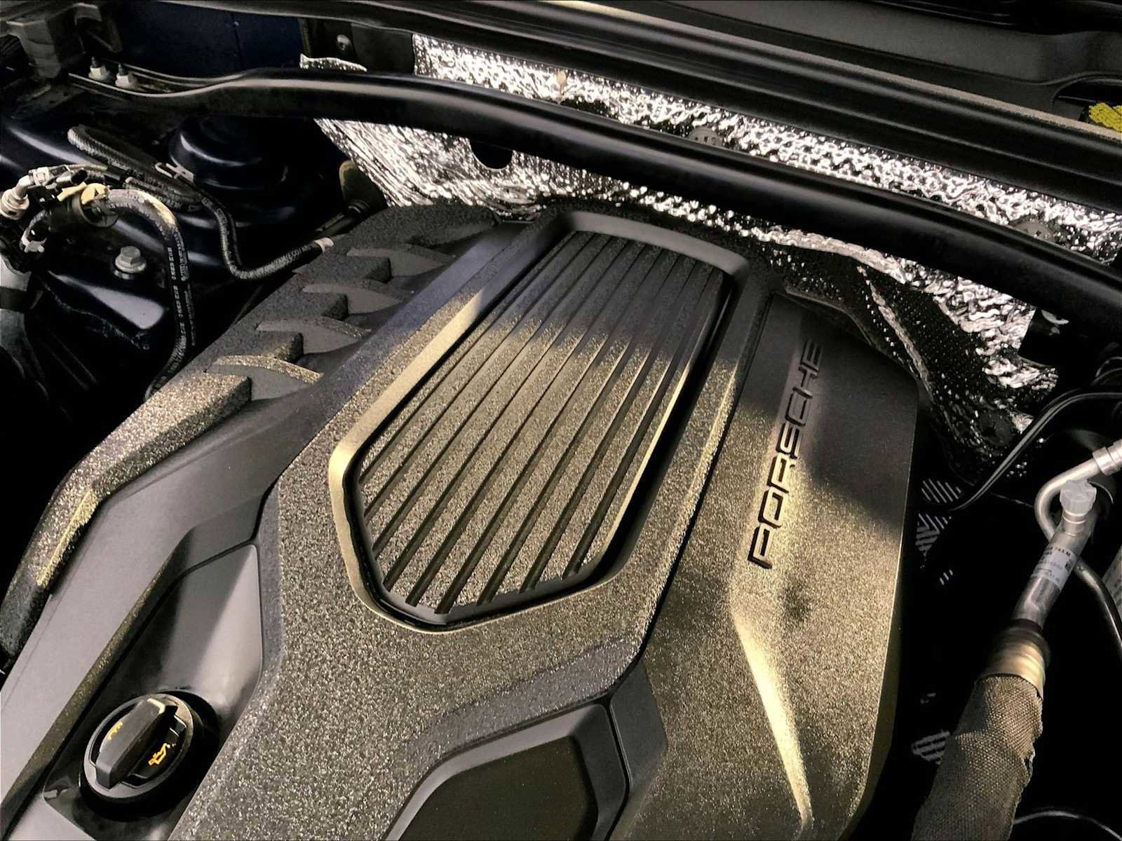 Certified 2023 Porsche Macan image 33