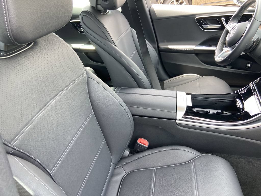 Used 2025 Mercedes-Benz C 300 Sedan image 23