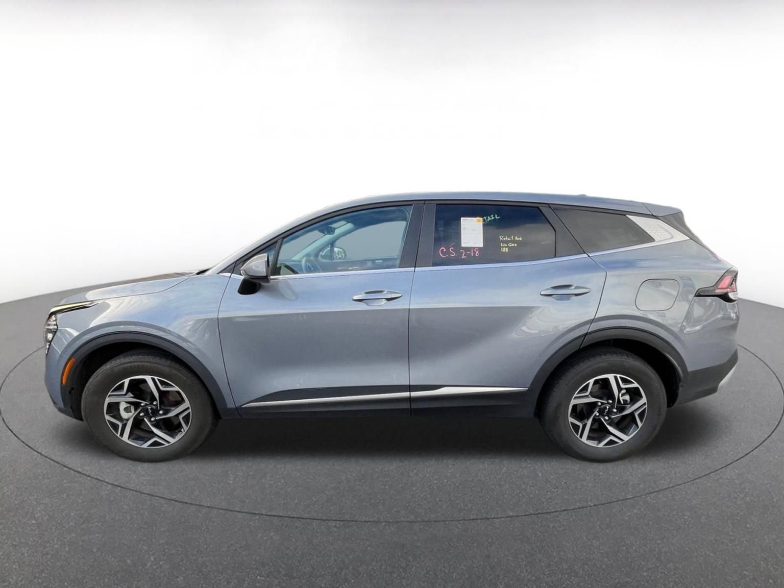 Used 2025 Kia Sportage LX image 4