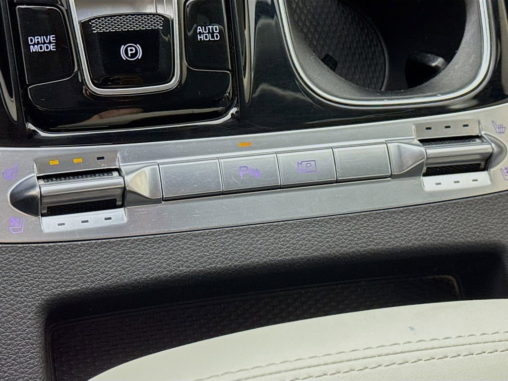 Used 2023 Kia Carnival SX image 24