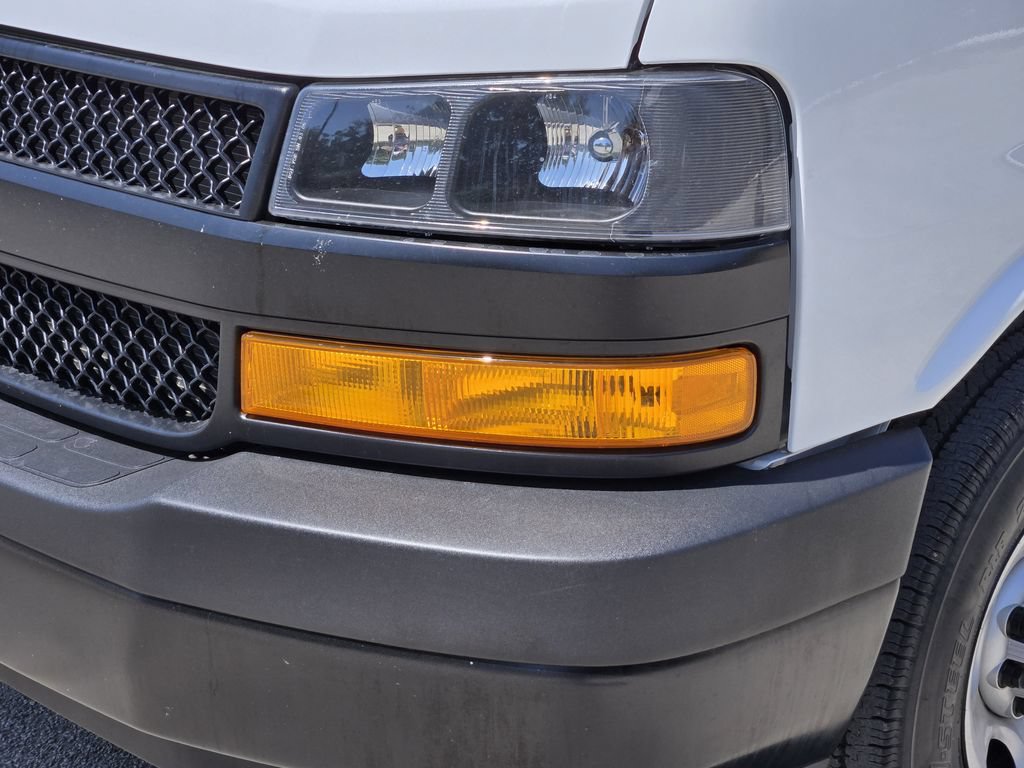 Used 2025 Chevrolet Express 3500 LS RWD image 9