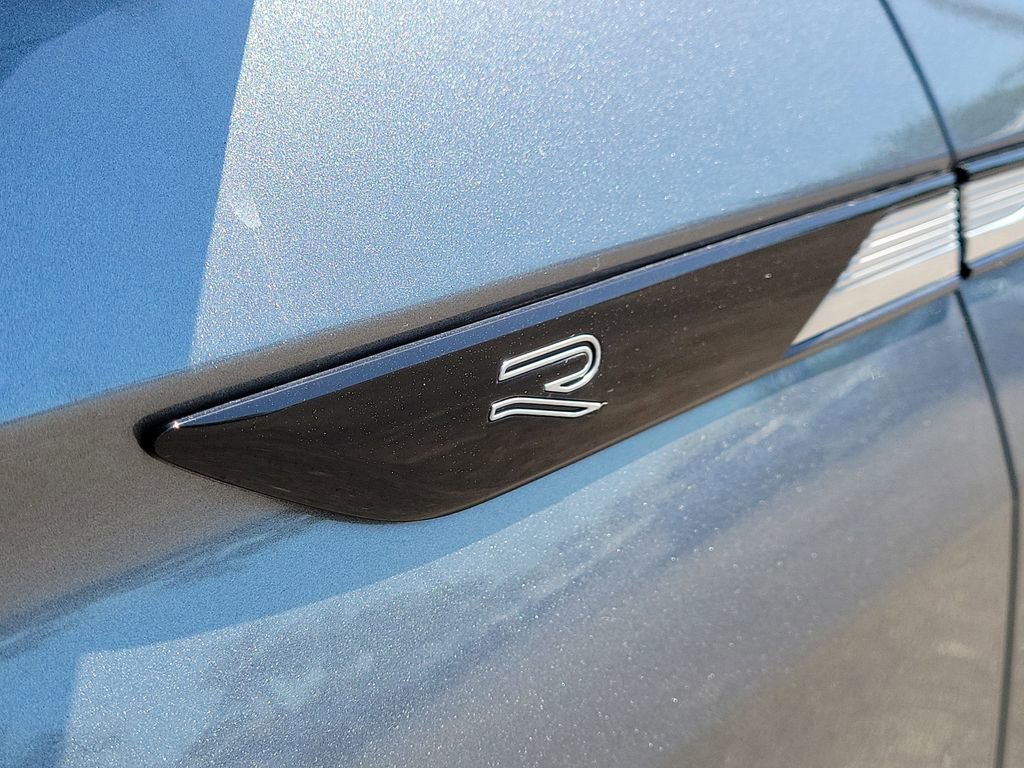 Used 2023 Volkswagen Tiguan SE R-Line image 6