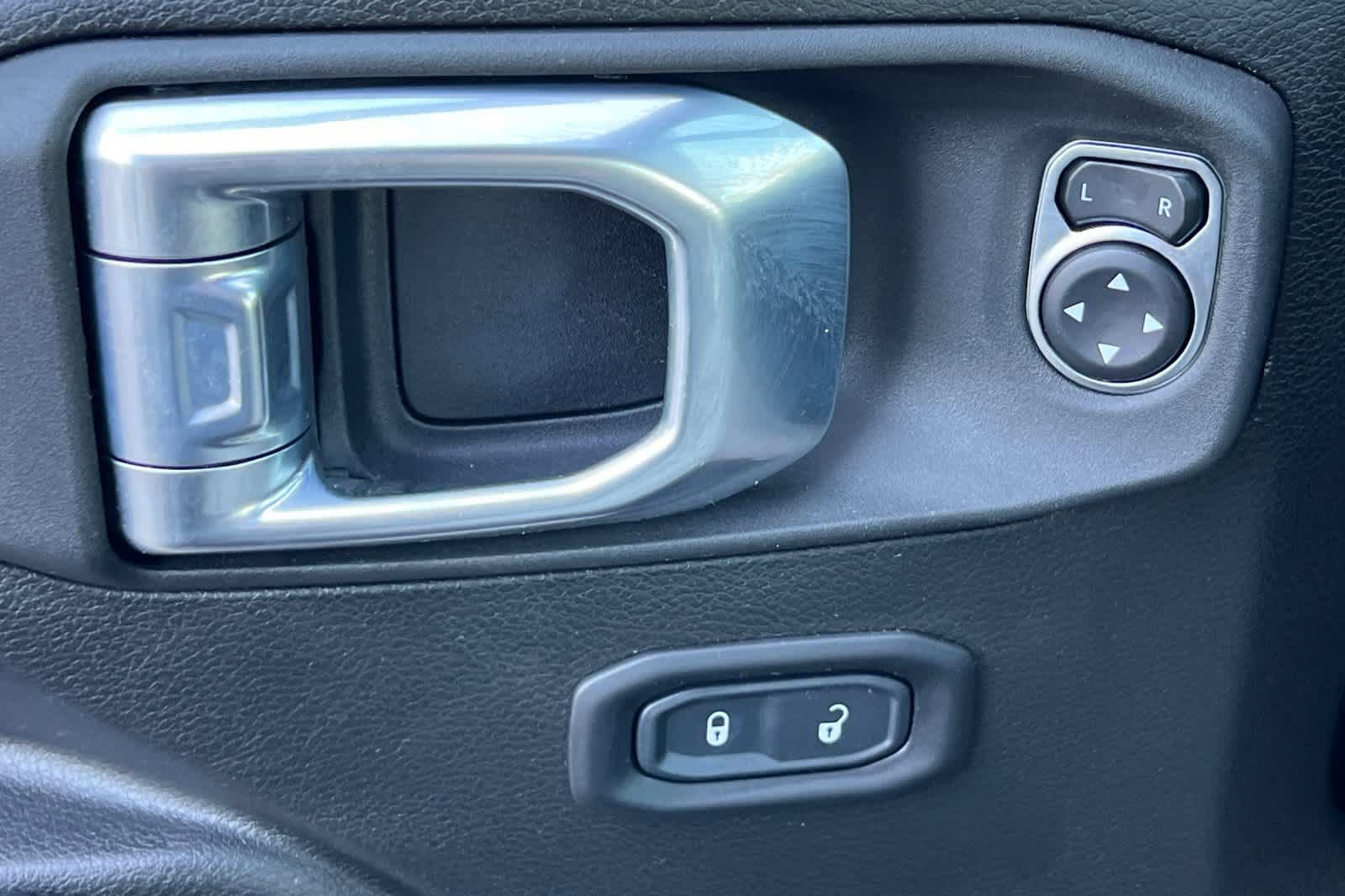 Used 2022 Jeep Wrangler Unlimited Sport AWD/4WD image 13