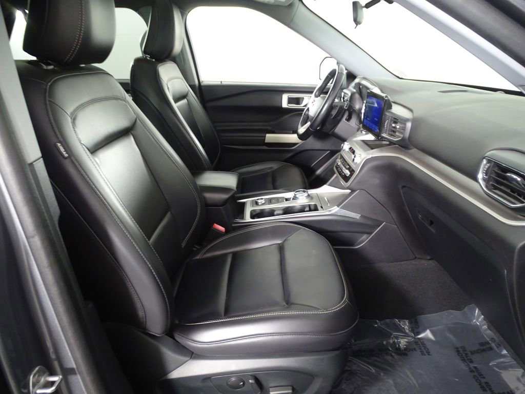 Used 2021 Ford Explorer XLT w/ Equipment Group 202A image 17
