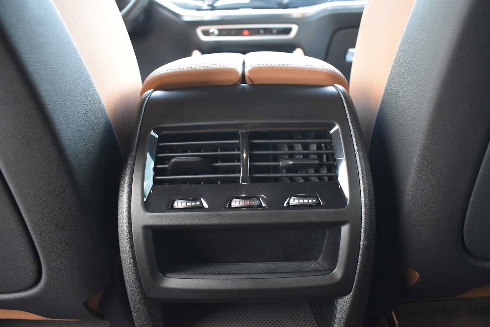 Used 2024 BMW X6 xDrive40i w/ Premium Package AWD/4WD image 16