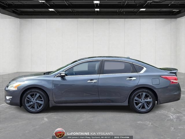 Used 2013 Nissan Altima 2.5 SL w/ Technology Pkg FWD image 2