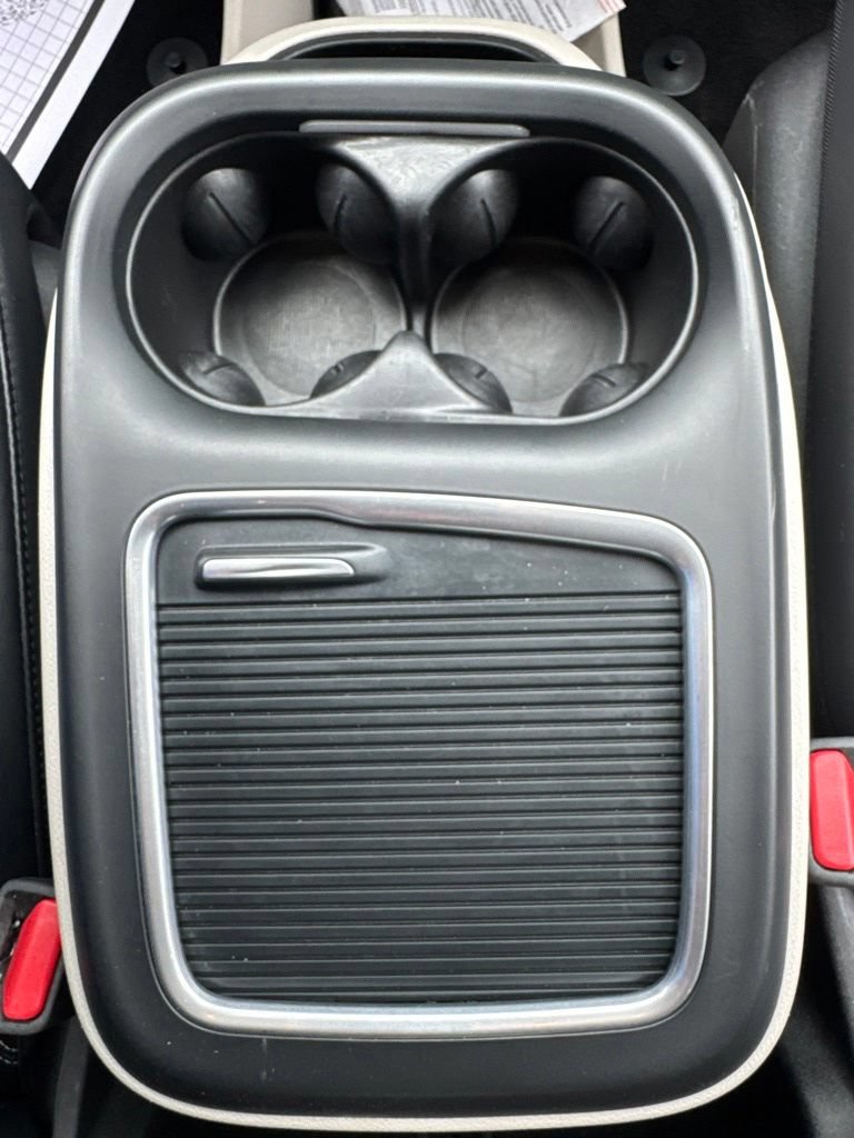 Used 2024 Chrysler Pacifica Touring-L FWD image 38