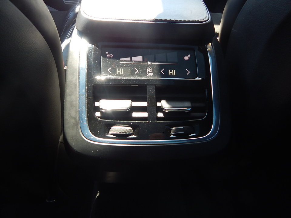 Used 2016 Volvo XC90 T6 R-Design w/ Vision Package image 15
