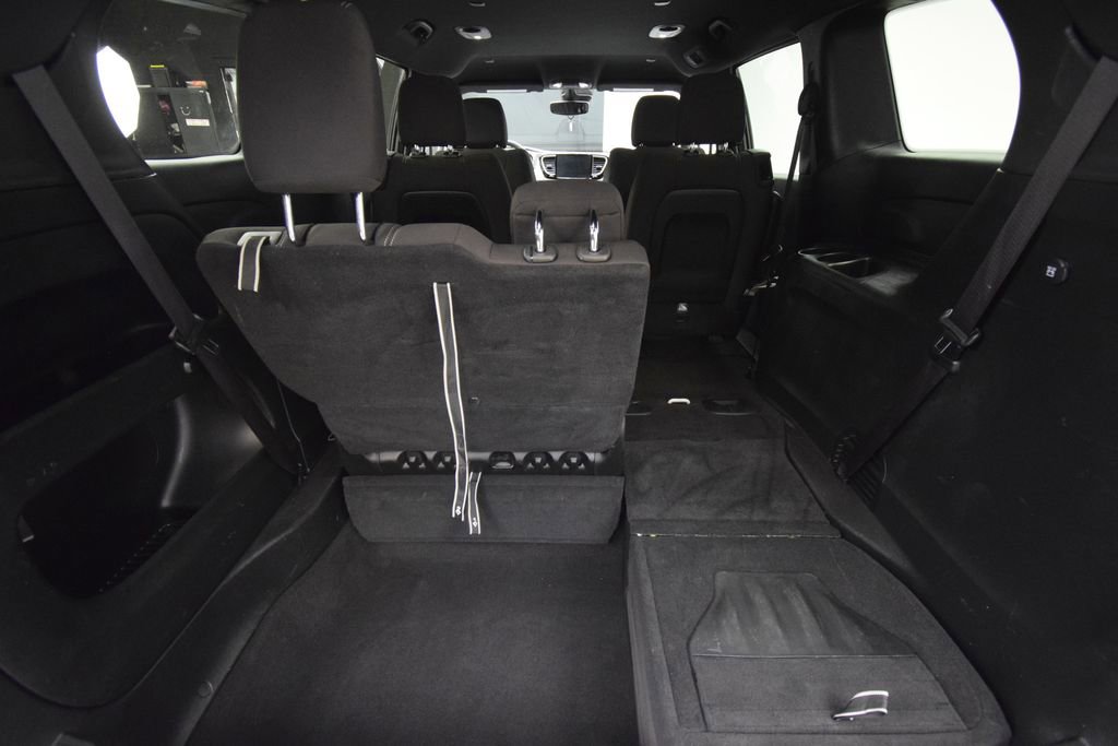 Used 2023 Chrysler Pacifica Touring FWD image 28