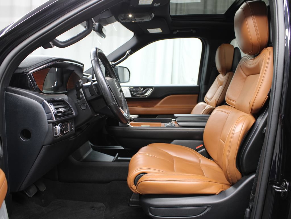 Used 2019 Lincoln Navigator Reserve AWD/4WD image 12