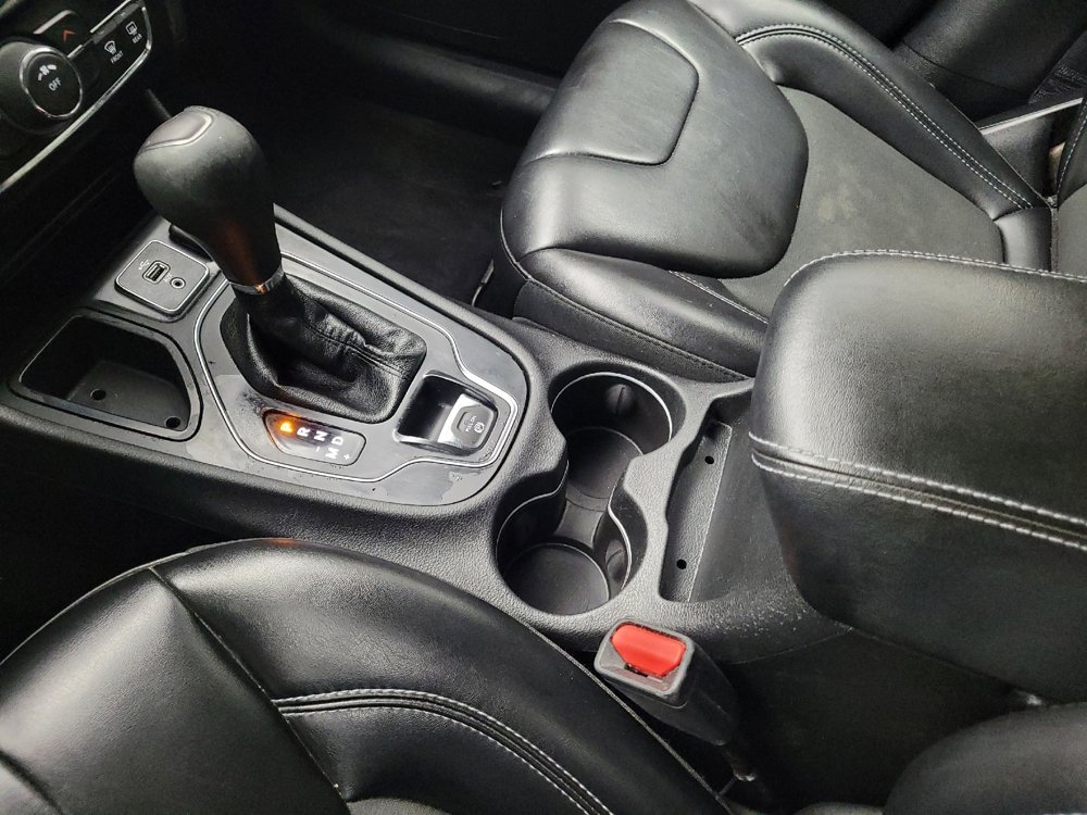 Used 2019 Jeep Cherokee Latitude Plus image 26