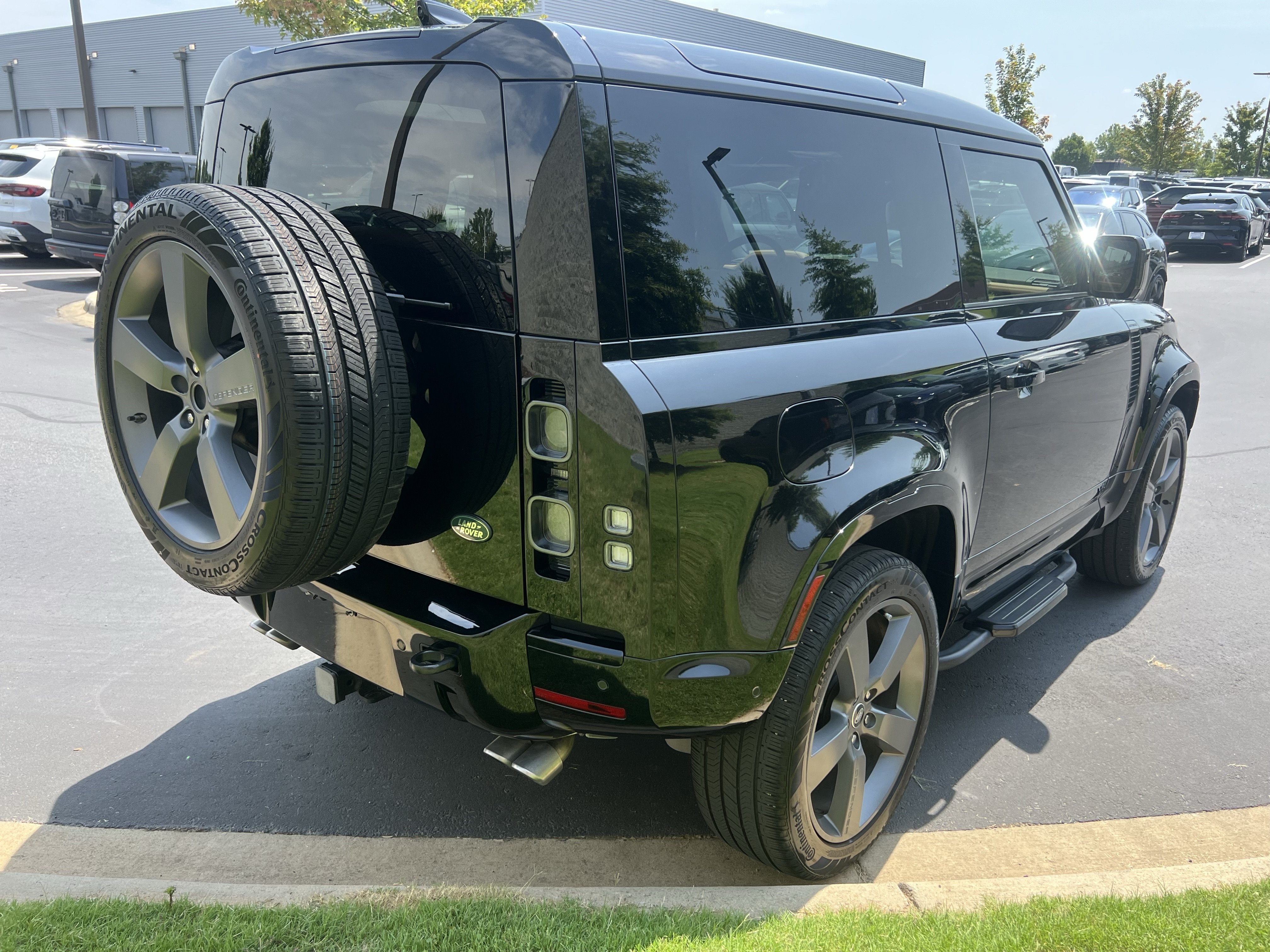 Certified 2024 Land Rover Defender 90 V8 AWD/4WD image 7