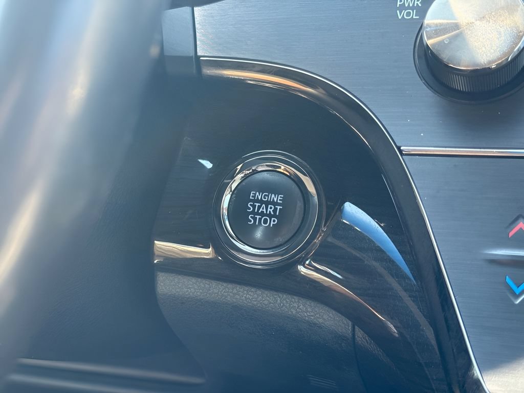 Used 2014 Toyota Avalon Limited FWD image 16