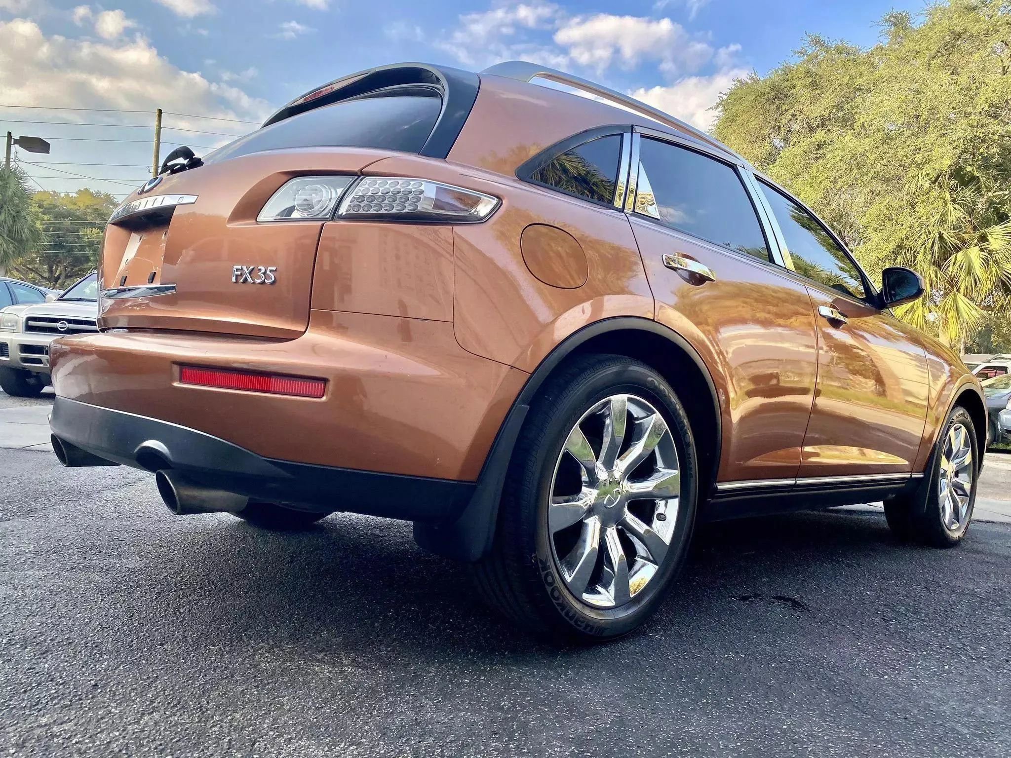 Used 2005 INFINITI FX35 FX35 Sport Utility 4D w/ (U01) Technology Pkg RWD image 4