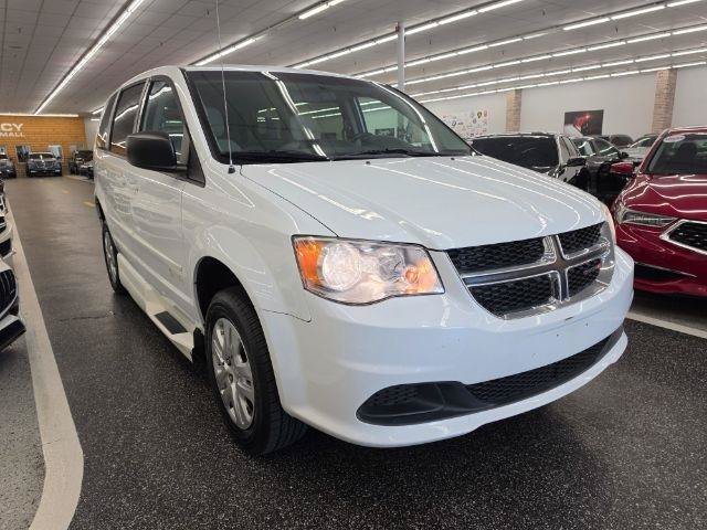 Used 2016 Dodge Grand Caravan SE w/ Quick Order Package 29E SE FWD image 4