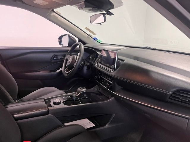 Used 2024 Nissan Rogue S image 11