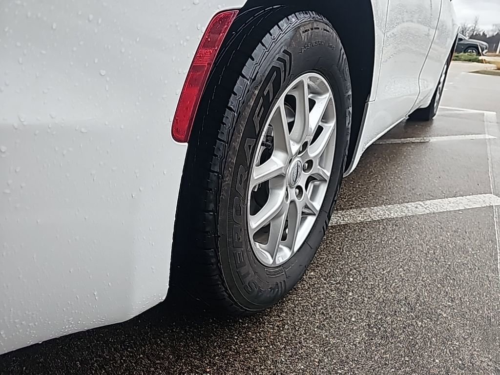 Used 2024 Chrysler Pacifica Touring-L image 35