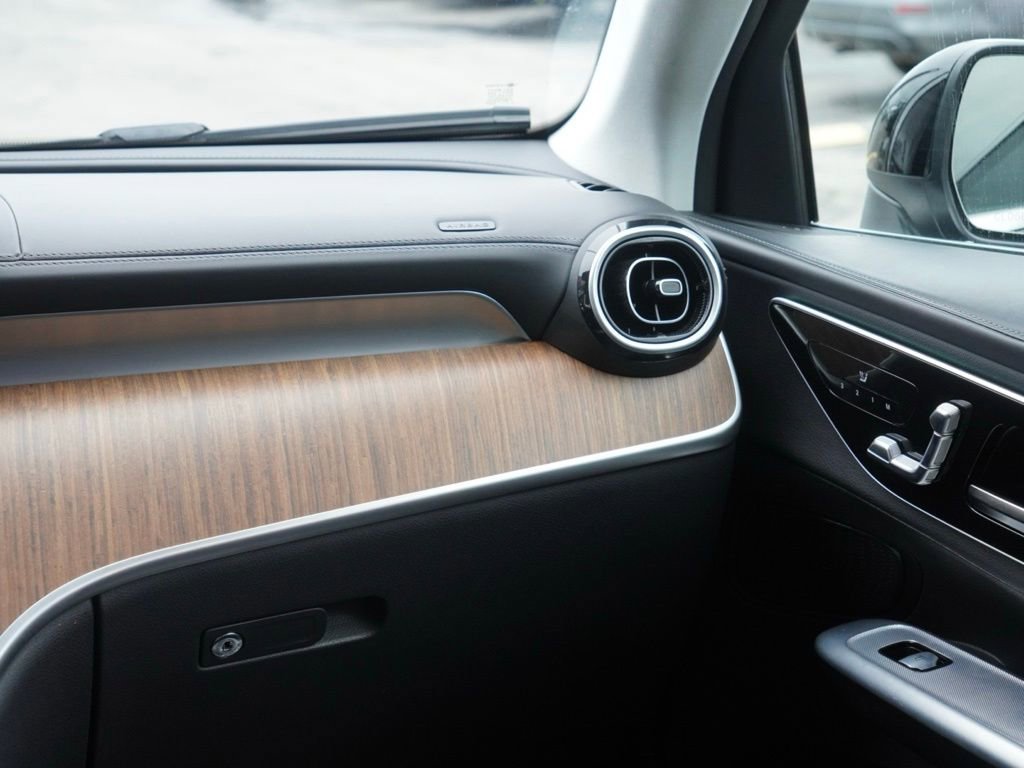 Used 2024 Mercedes-Benz GLC 300 image 23