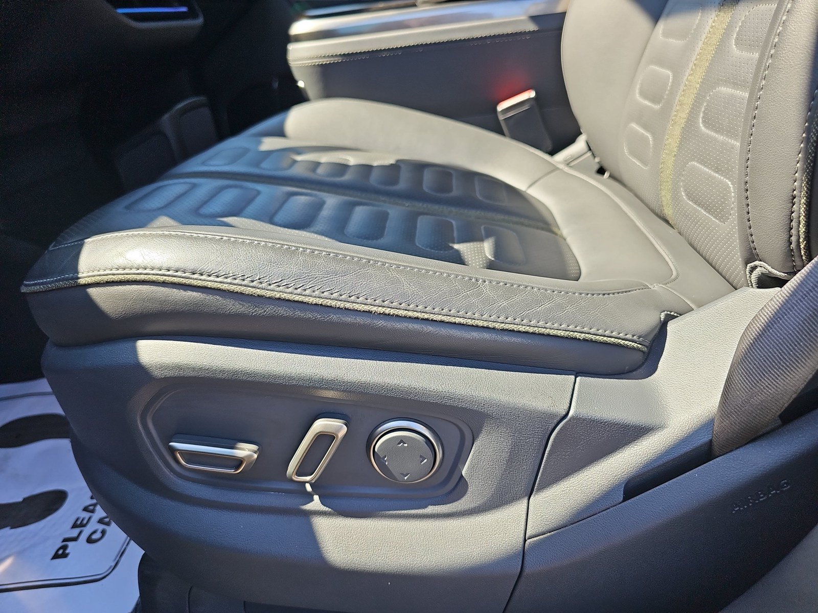 Used 2022 Rivian R1T Adventure AWD/4WD image 25