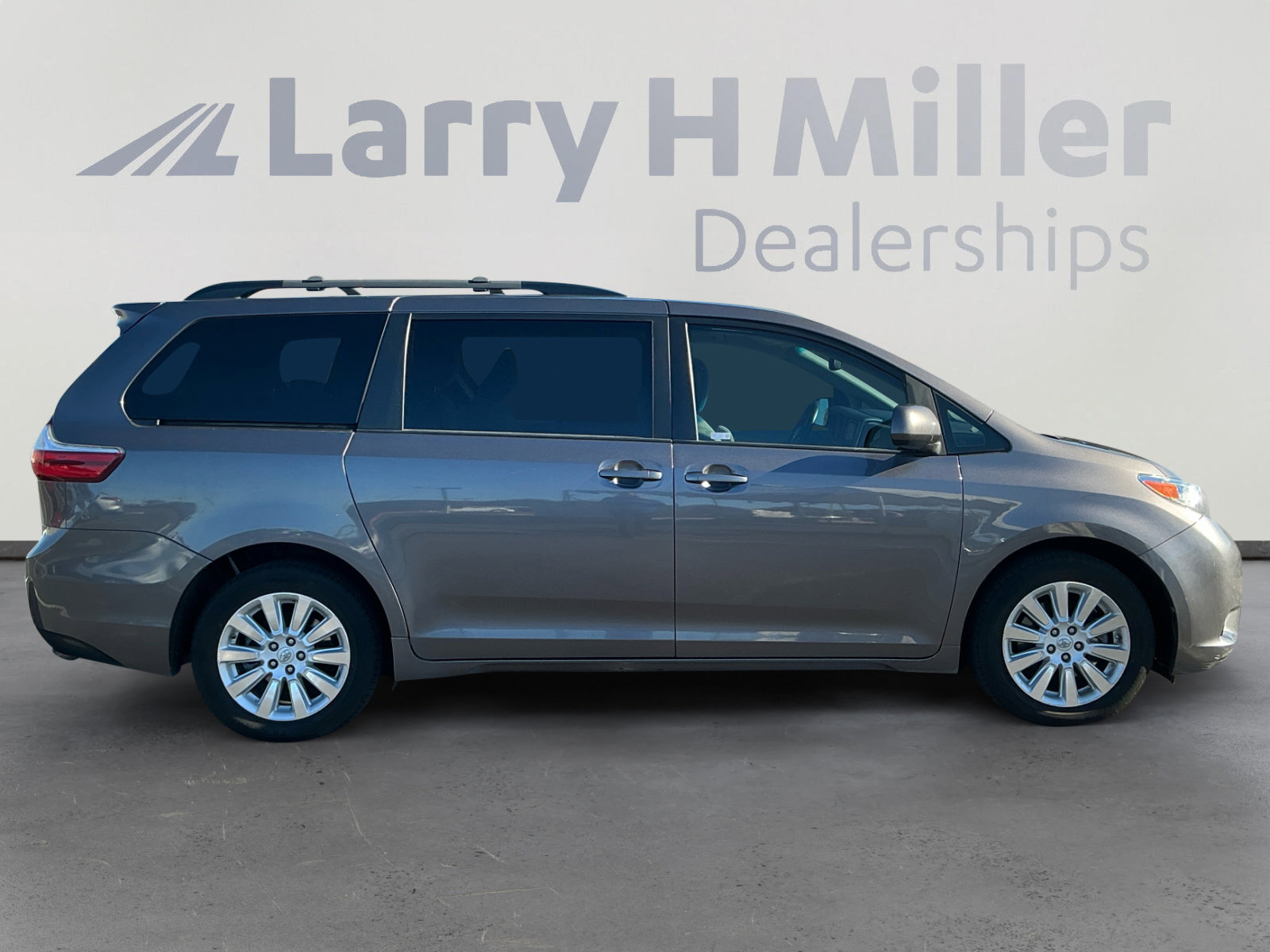 Used 2015 Toyota Sienna LE image 6