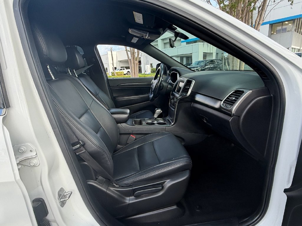 Used 2019 Jeep Grand Cherokee Laredo RWD image 16