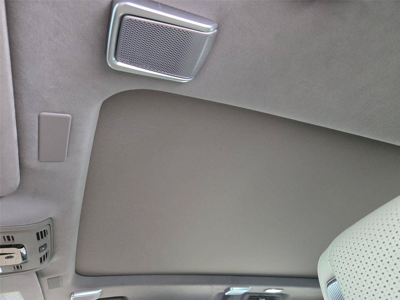 New 2026 Cadillac Escalade ESV Platinum Sport w/ LPO, Floor Liner Package AWD/4WD image 9