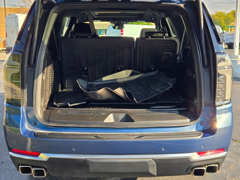 Used 2026 Chevrolet Suburban High Country w/ Sun And Tow Package AWD/4WD image 15