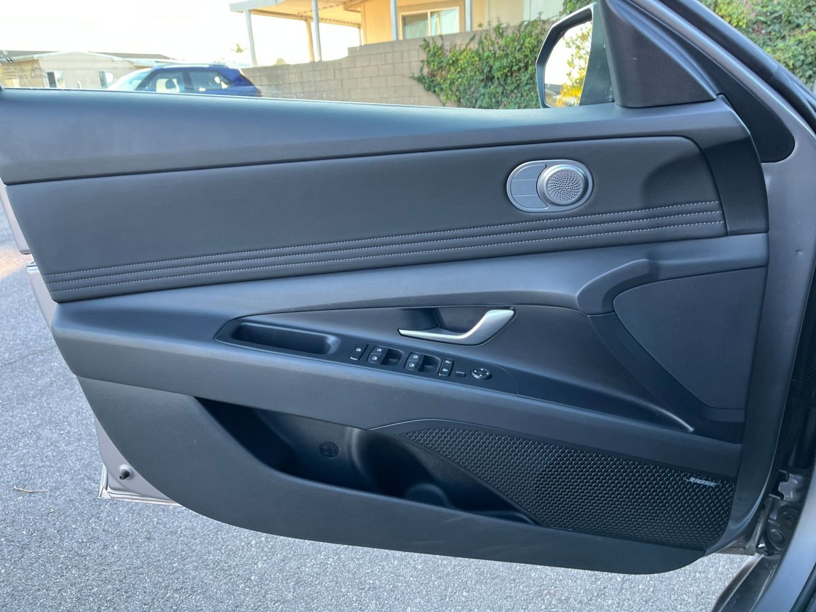 Used 2025 Hyundai Elantra Limited image 20