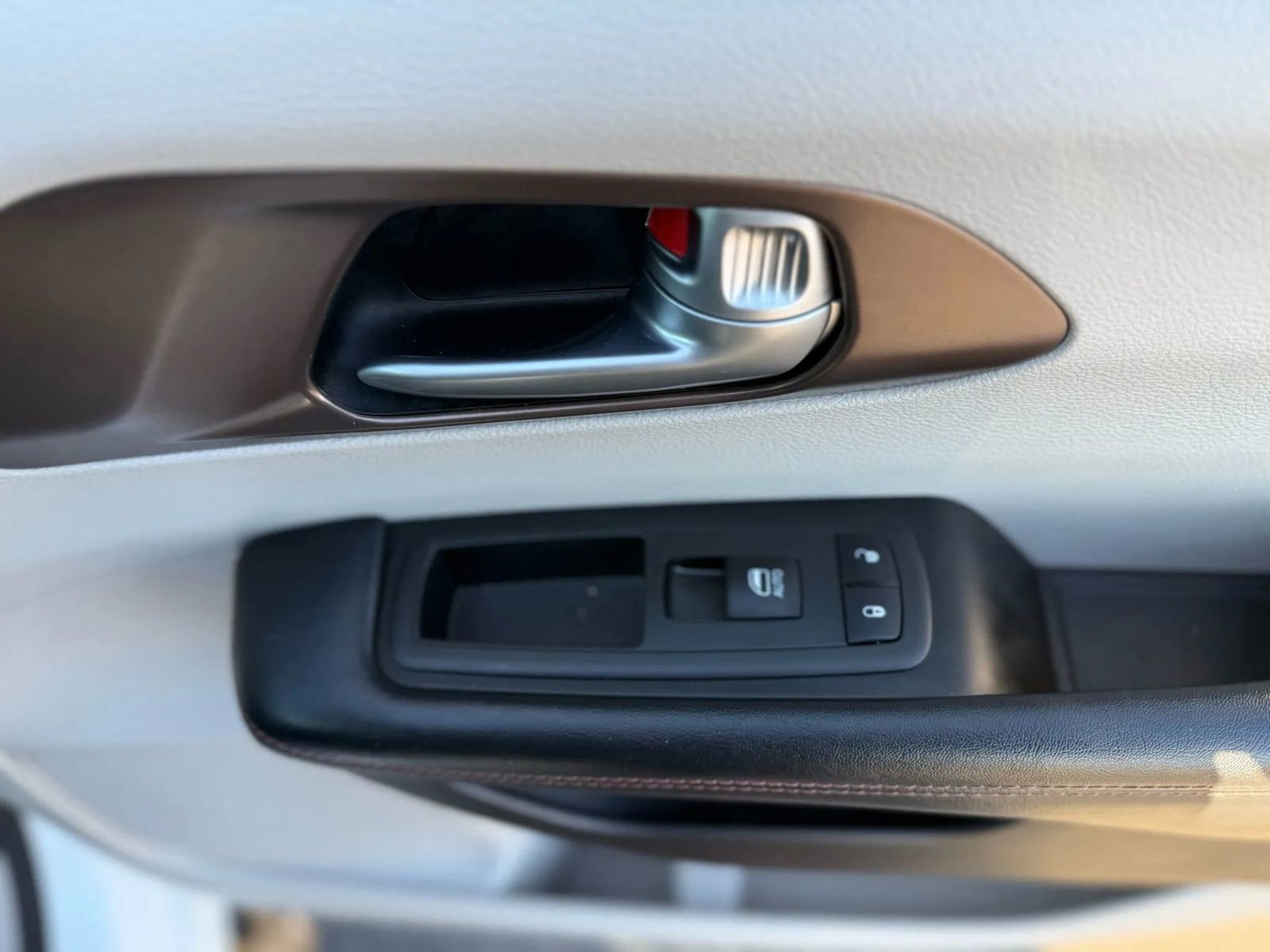 Used 2019 Chrysler Pacifica Touring Plus w/ Advanced Safetytec Group image 24