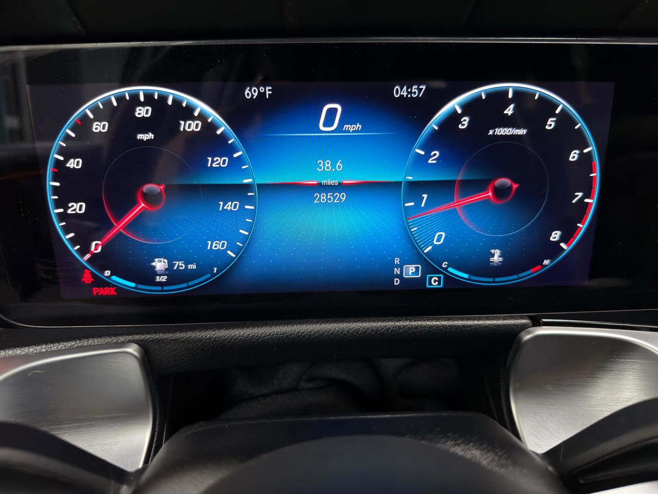 Used 2022 Mercedes-Benz GLB 250 4MATIC w/ Premium Package Lite image 17
