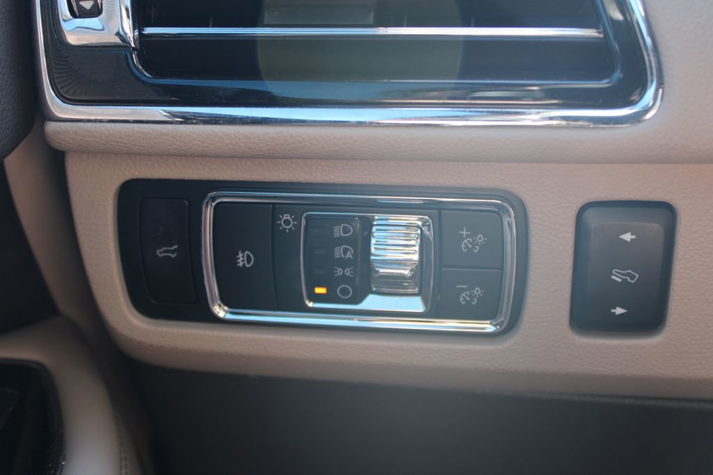 Used 2023 Lincoln Navigator Reserve image 28