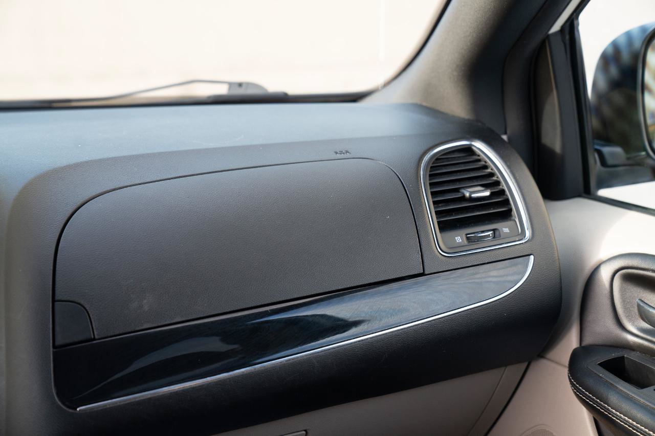 Used 2019 Dodge Grand Caravan SXT FWD image 28